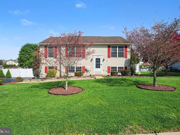 405 Steven Dr, Hallam, PA 17406