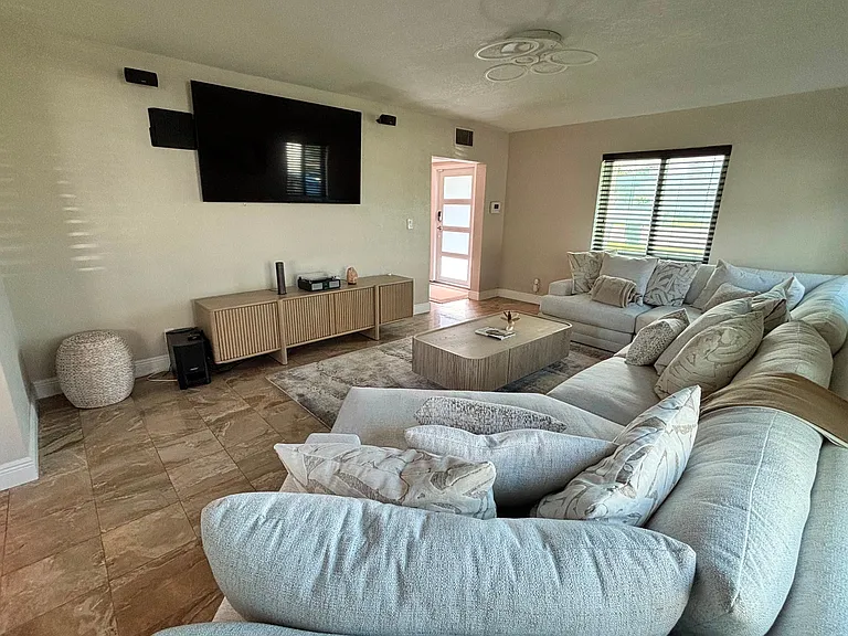9240 NW 12th Ave — Photo 18