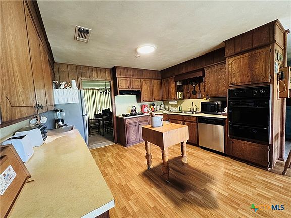 4th image of 139 College Ave