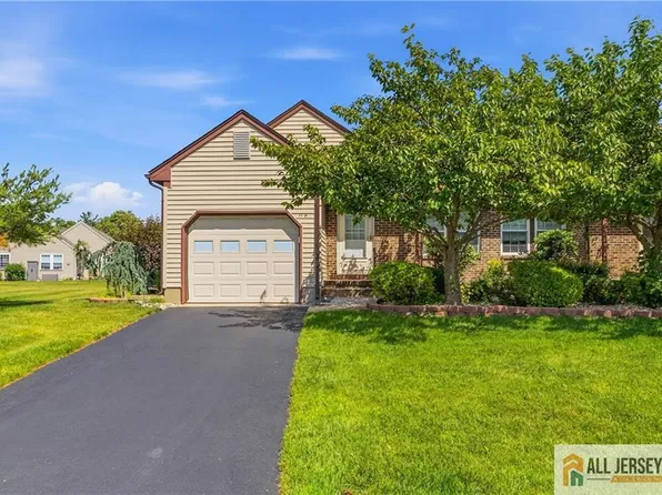 11 John Hancock Dr #B, Monroe Township, NJ 08831