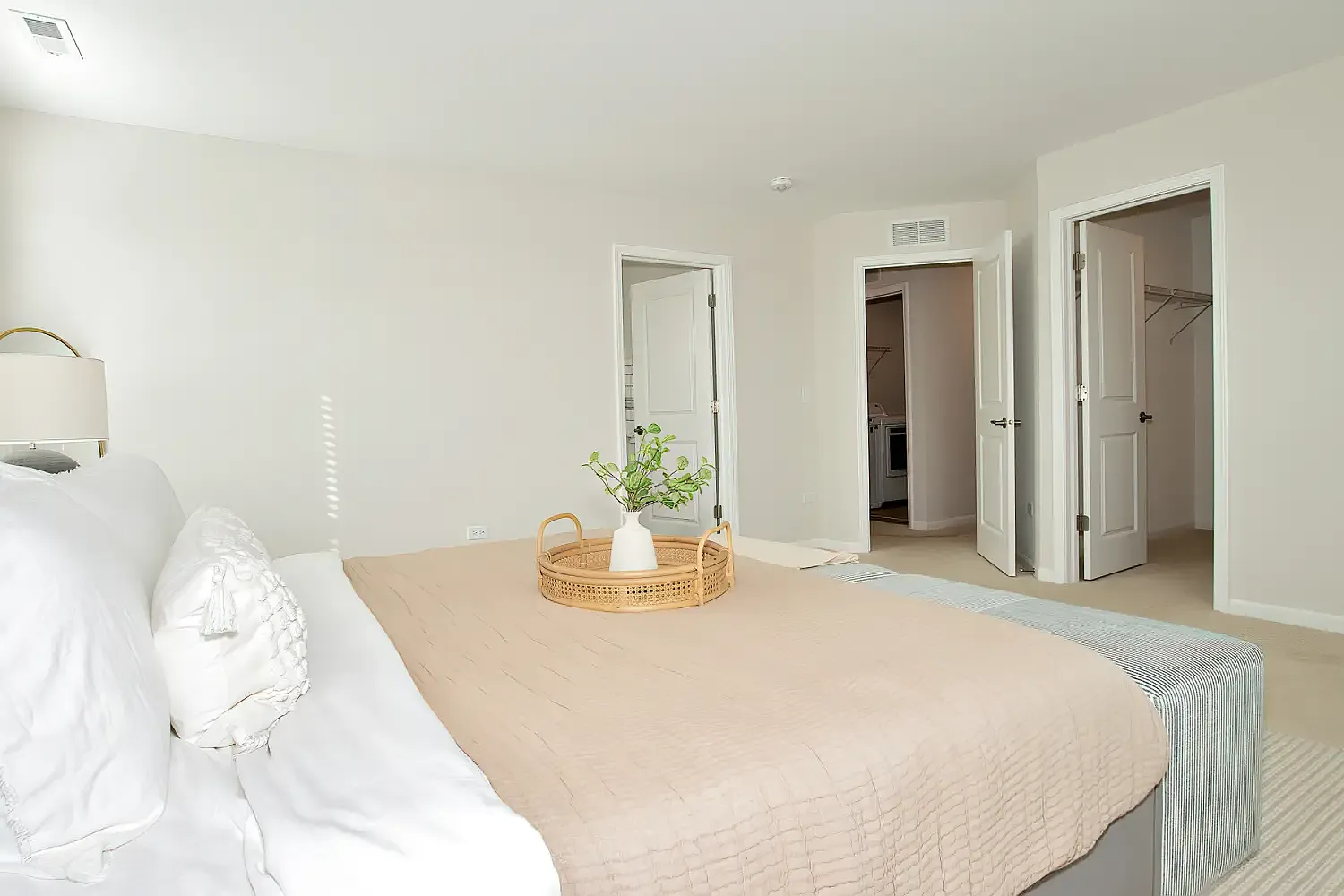 3 bed, 2.5 bath, 1724 sqft, $3,025 — Photo 3