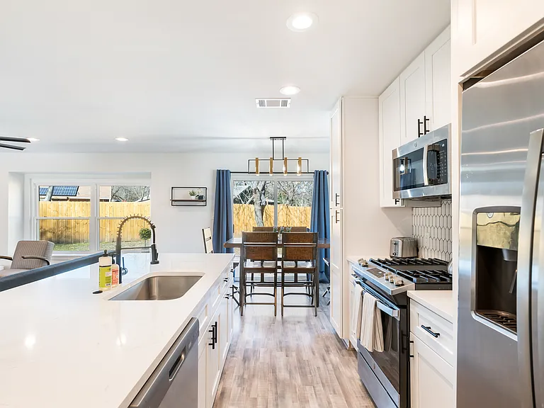 2306 Tamarisk Cir — Photo 10