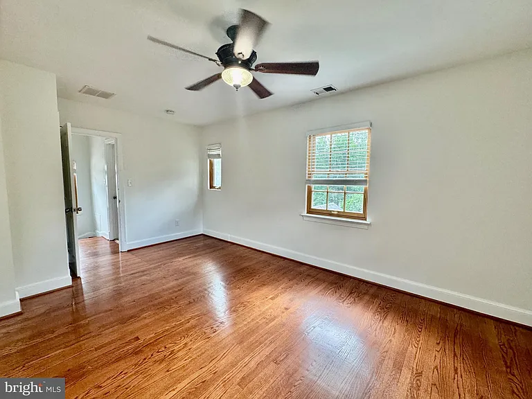 204 S Irving St — Photo 9