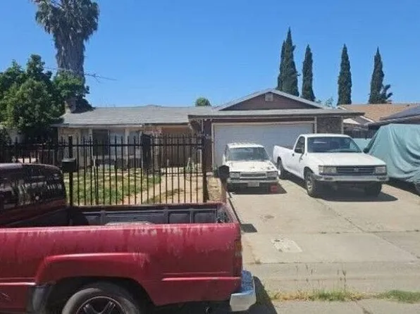 7600 Rock Creek Way, Sacramento, CA 95824