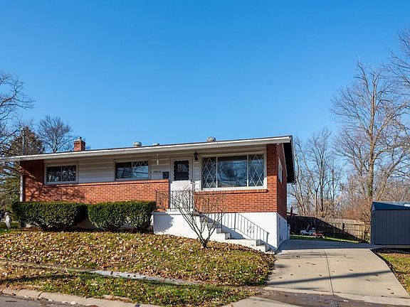 3rd image of 3904 Mantell Ave