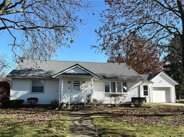 133 Oak St SW, Gnadenhutten, OH 44629
