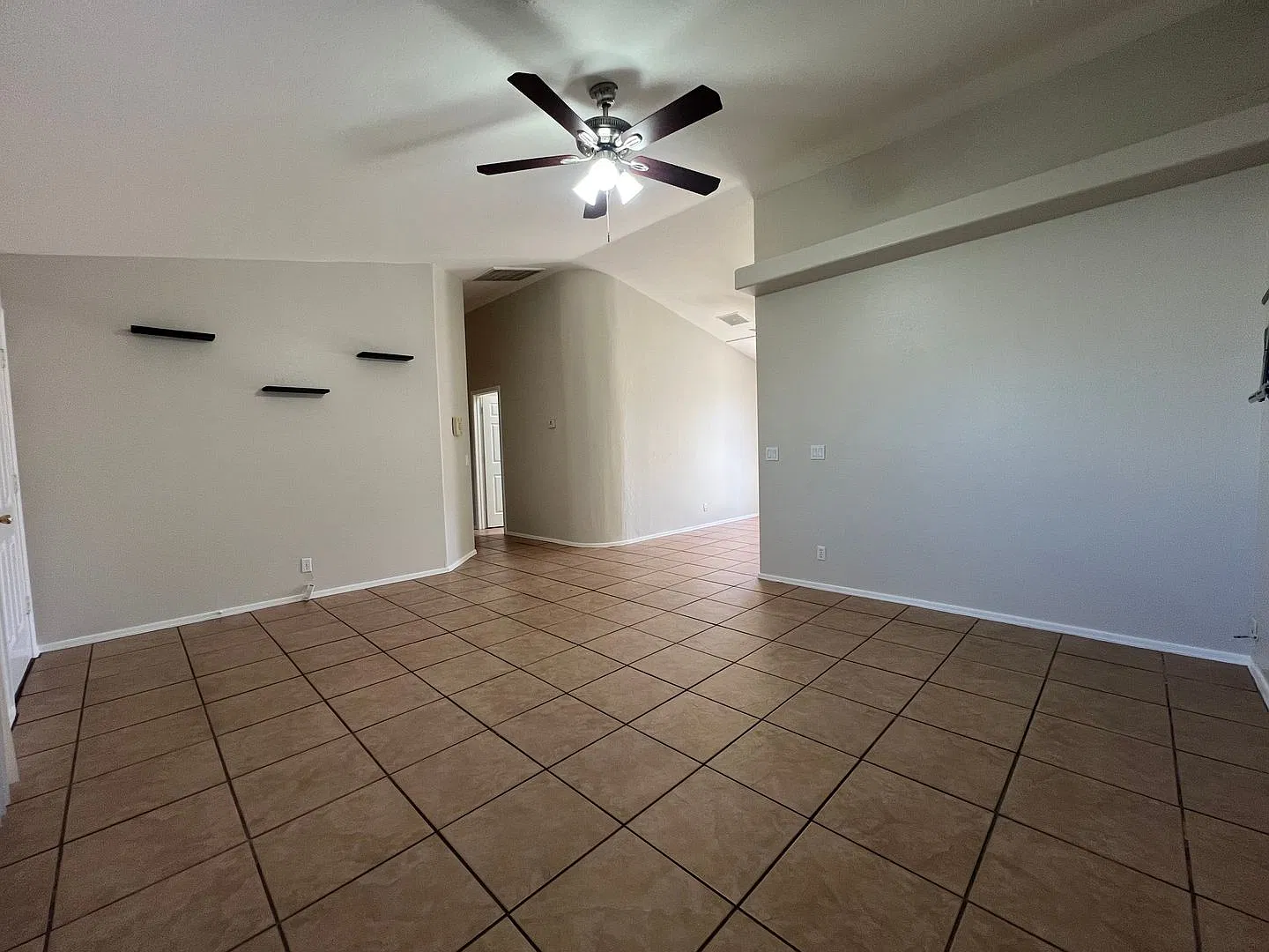 Adorable home in Apache Junction — Photo 2