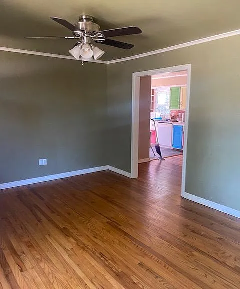 Living room to dining room/kitchen transition