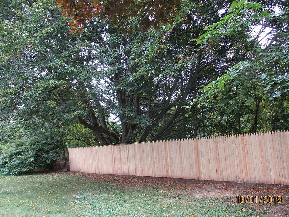 2nd image of 2 Pamela Dr
