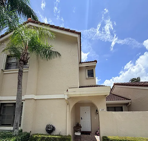 6005 NW 170th Ter Photo 1