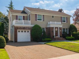 102 Wright Rd, Rockville Centre, NY 11570