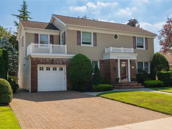 102 Wright Road, Rockville Centre, NY 11570
