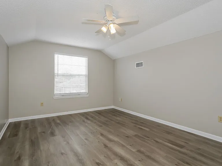 3402 Westfield Dr — Photo 12