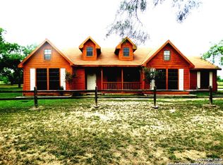 200 Meadowview Dr, Lytle, TX 78052