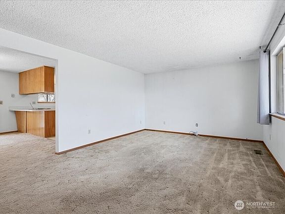 2nd image of 702 West Ridge Drive