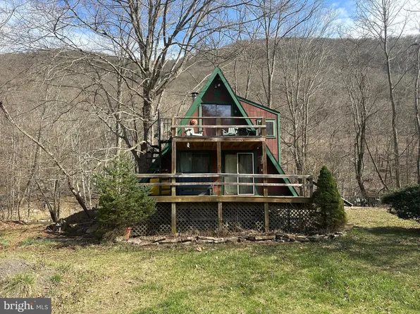 995 Clarion Ln, Great Cacapon, WV 25422