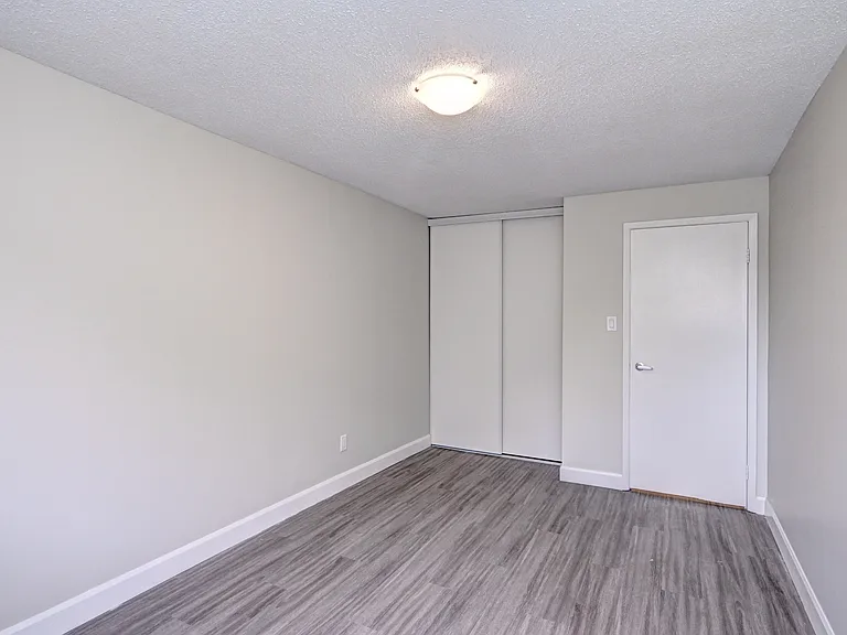 255 Belsyde Ave E — Photo 21
