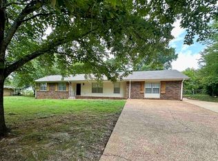 2004 Saxton Dr, Florence, AL 35630