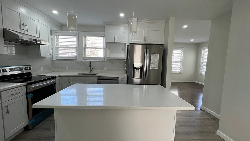 Building Photo - 62 Holbrook Ave #1