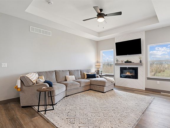3rd image of 812 Old Mill Ln