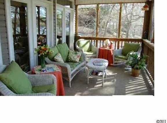 Screened porch off LR