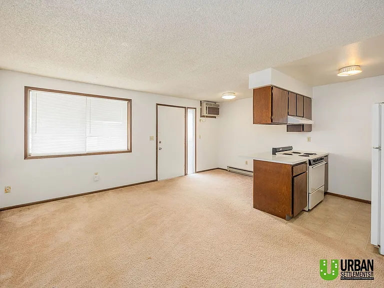 921 E Nora Ave — Photo 3