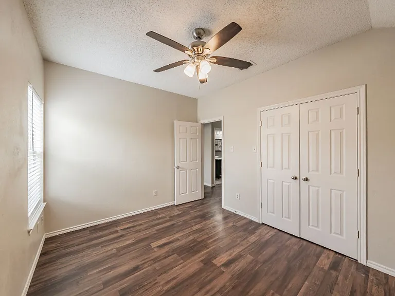 2136 Stoneridge Dr — Photo 32