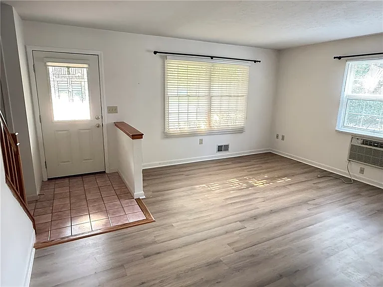 9 Wisteria Ln — Photo 10