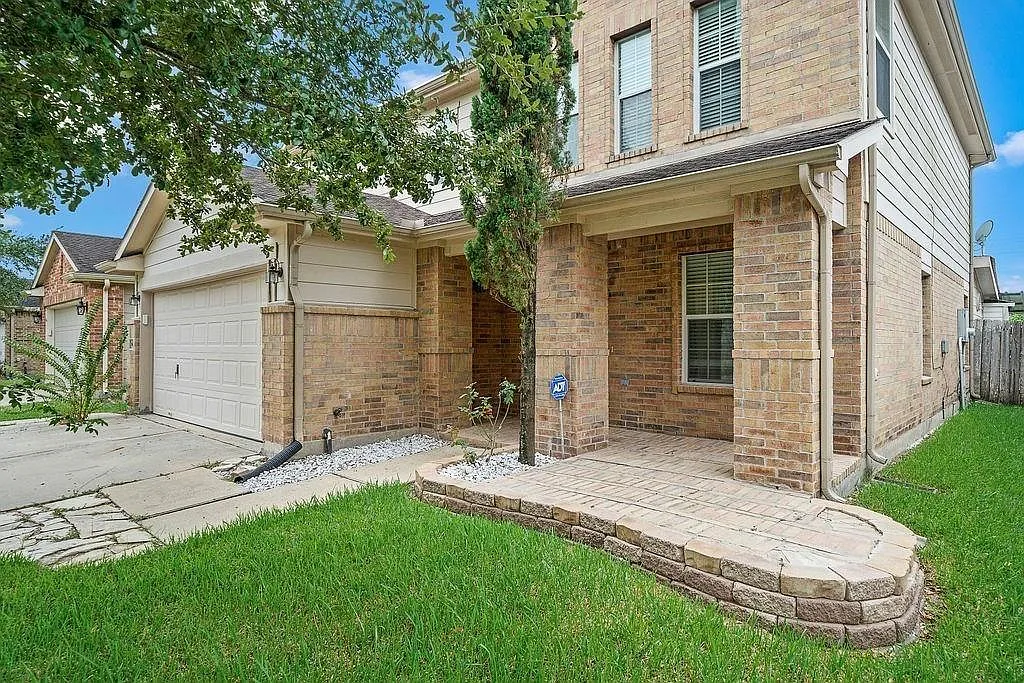 3 bed, 2.5 bath, 2180 sqft, $2,100 — Photo 3