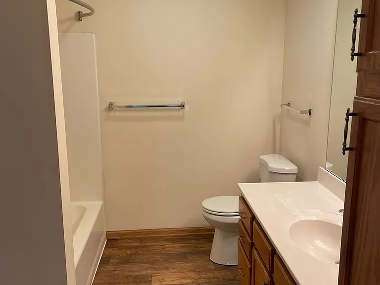 Door Creek Apartments — Photo 9