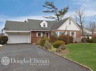 78 Meadow Ln, Lawrence, NY 11559