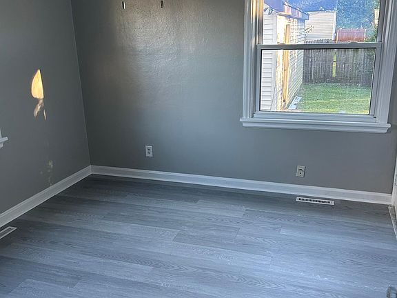 5th image of 3503 Creig St
