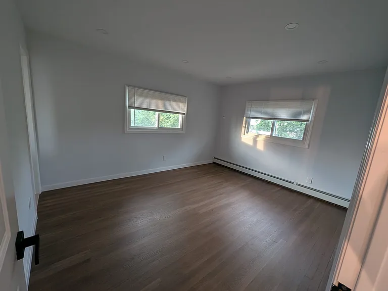 2427 Clinton St — Photo 7