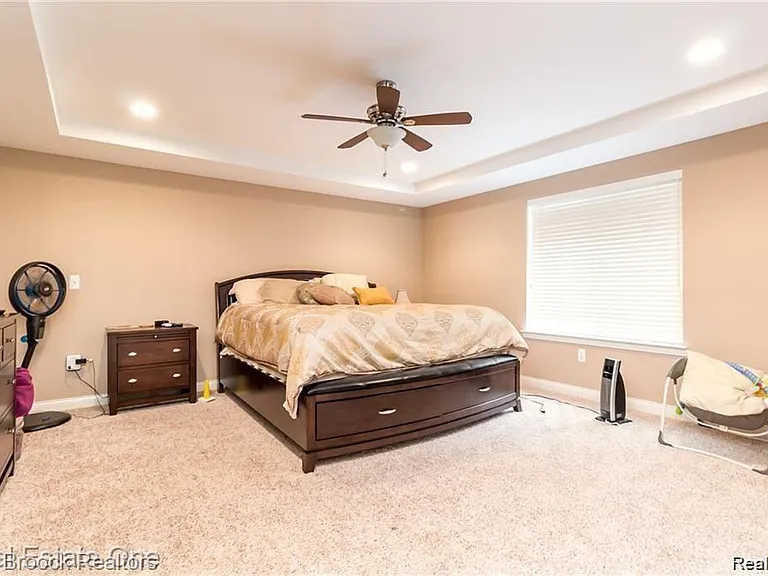2806 Benjamin Ave — Photo 9