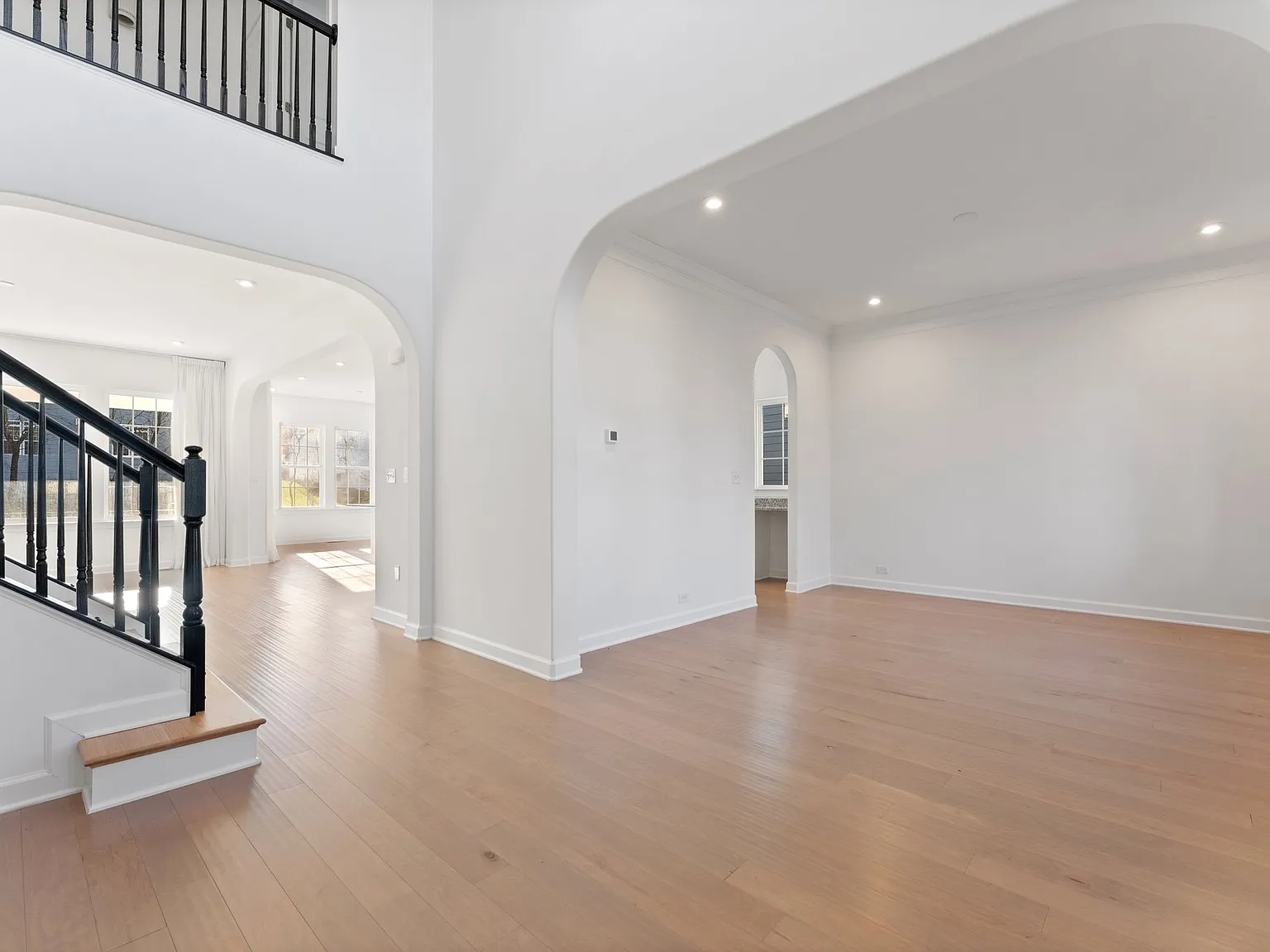 6 bed, 4.5 bath, 5500 sqft, $6,299 — Photo 3