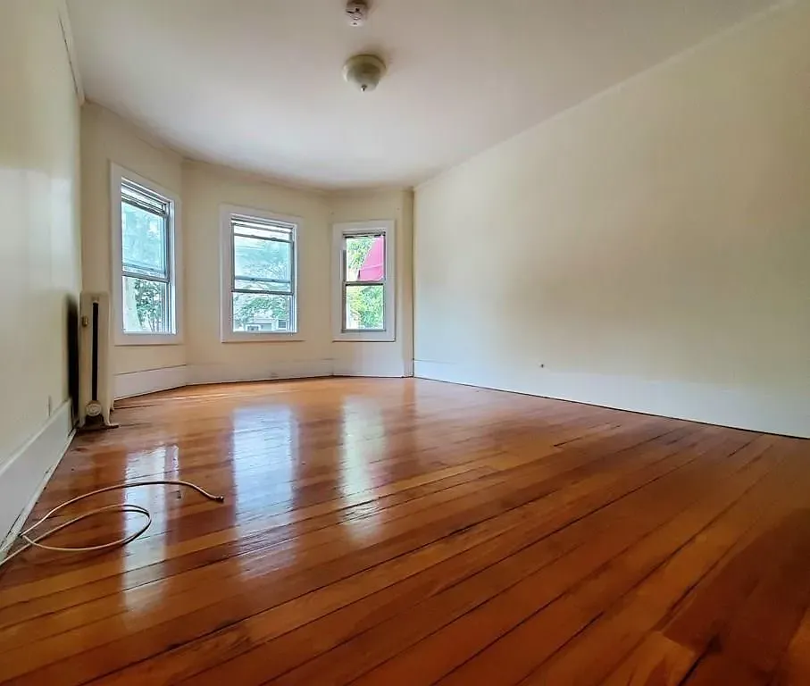 2 bed, 750 sqft, $3,000 — Photo 3