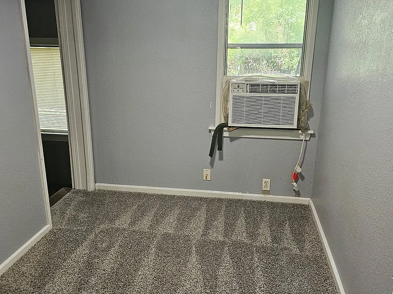 1407 N Phoenix Ave — Photo 11