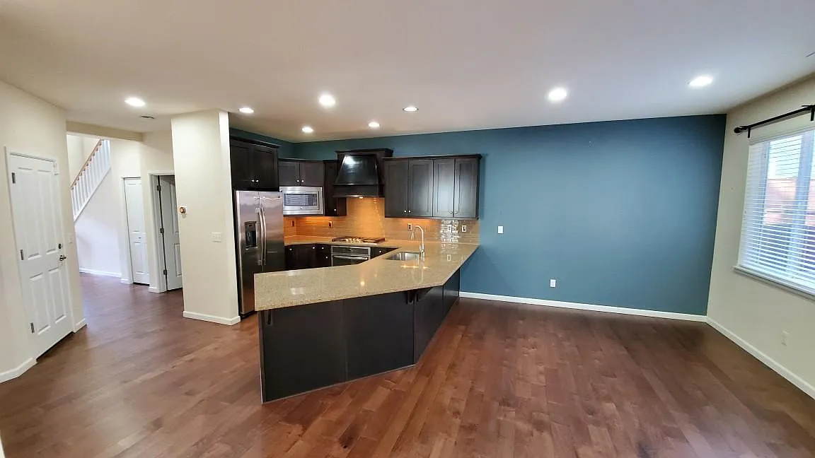 4 bed, 2.5 bath, 2200 sqft, $3,595 — Photo 4