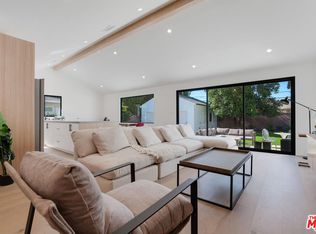 19602 Hamlin St, Reseda, CA 91335