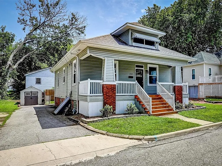 412 N Aurora St — Photo 2