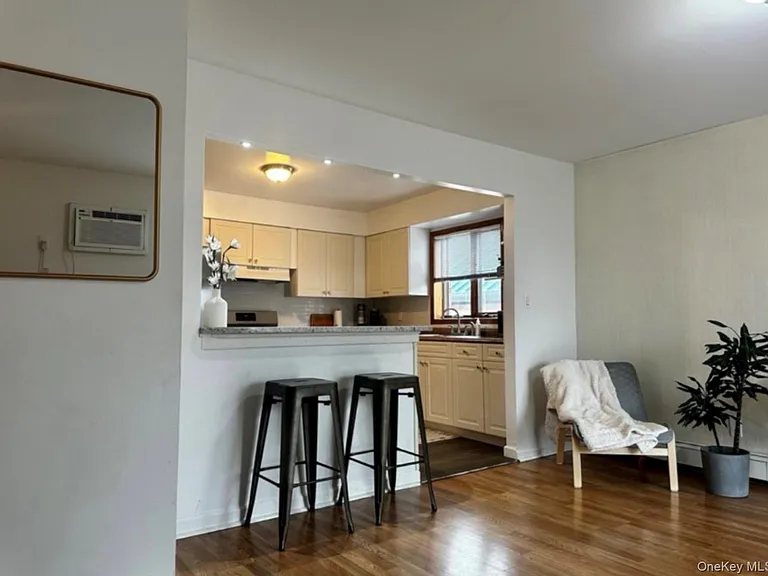 9212 25th Ave — Photo 2