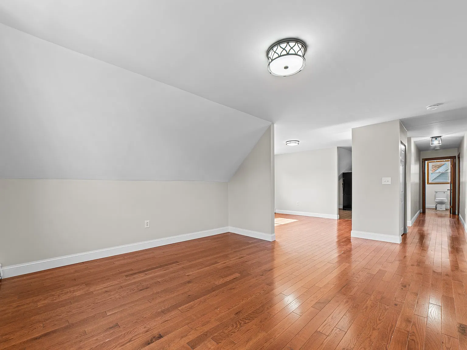 3 bed, 951 sqft, $3,000 — Photo 4