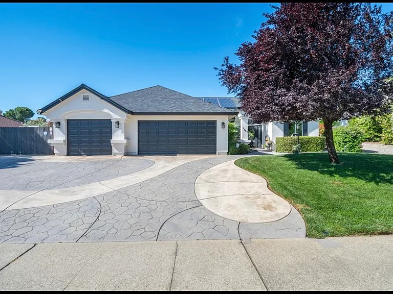 2280 Cumberland Dr — Photo 3