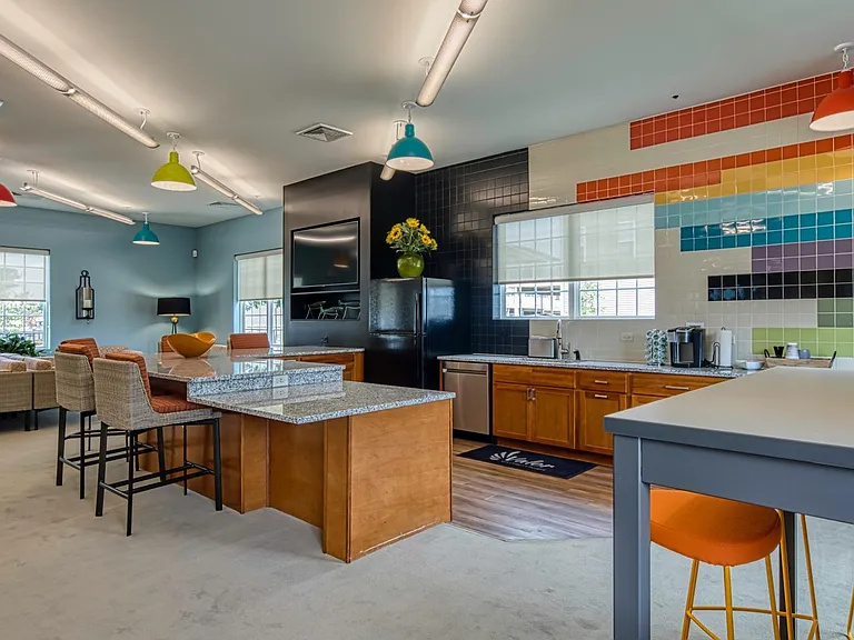 Valor Apartment Homes — Photo 9