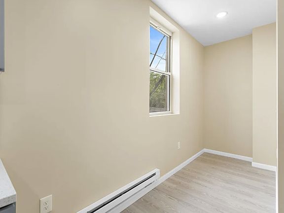 4th image of 138 Monticello Ave Floor 1