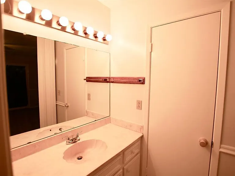 7862 Split Oak Dr — Photo 9