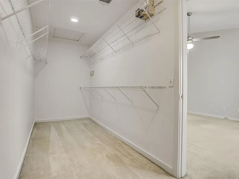 910 Ruthven St — Photo 20