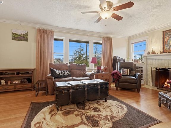 5th image of 706 W B St