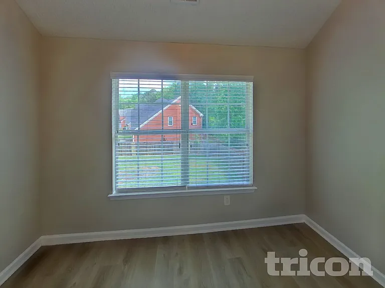 800 Hannah Ct — Photo 15