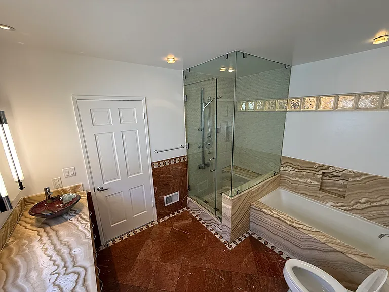 1508 Kelton Ave — Photo 12